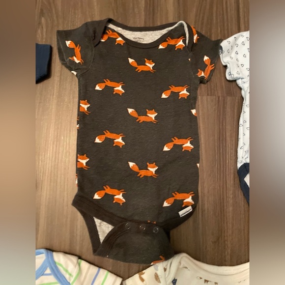 Assorted Baby Bodysuits Set - Navy, Black, White, Cream bundle size 6/9M - Picture 5 of 8